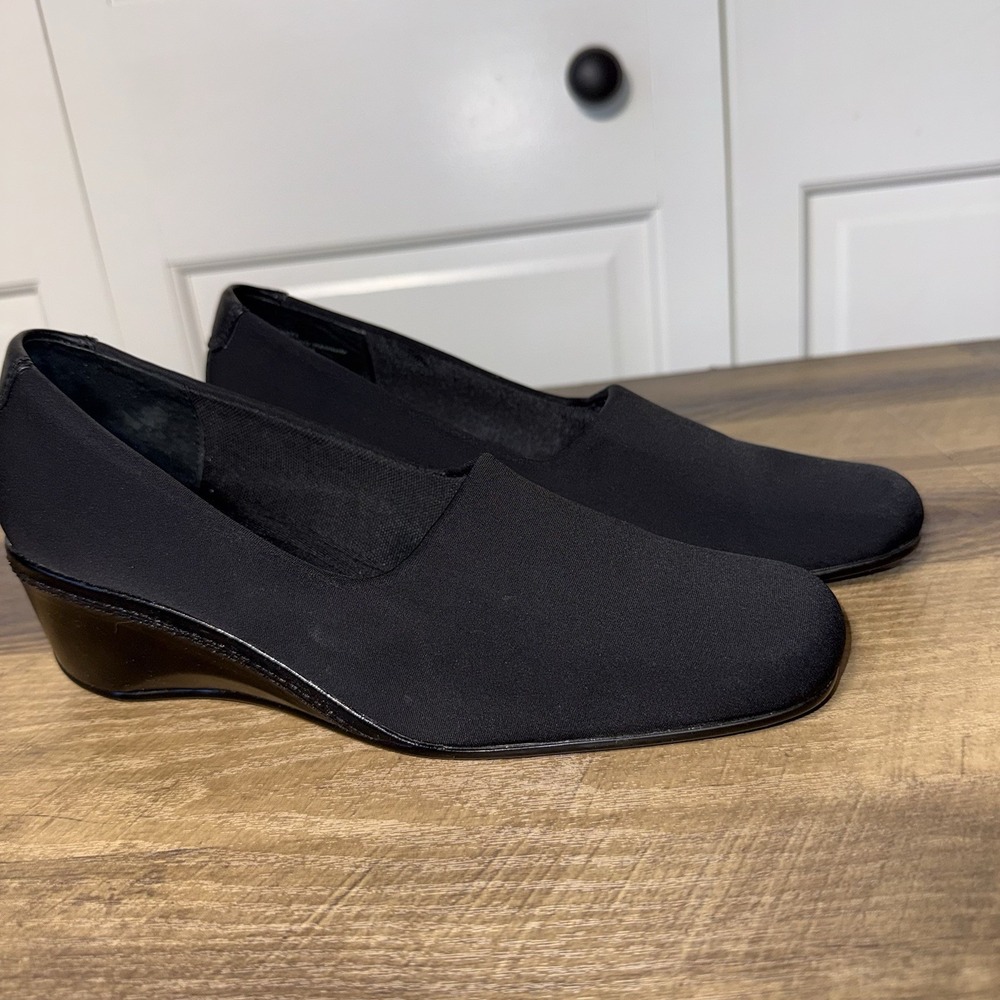 Liz Claiborne Flex Black Wedge Heel Square Toe Cushioned Comfort Womens 8.5M✅des